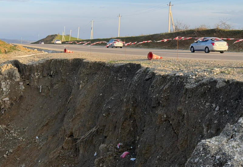 На дороге Муганлы-Исмаиллы произошел очередной оползень