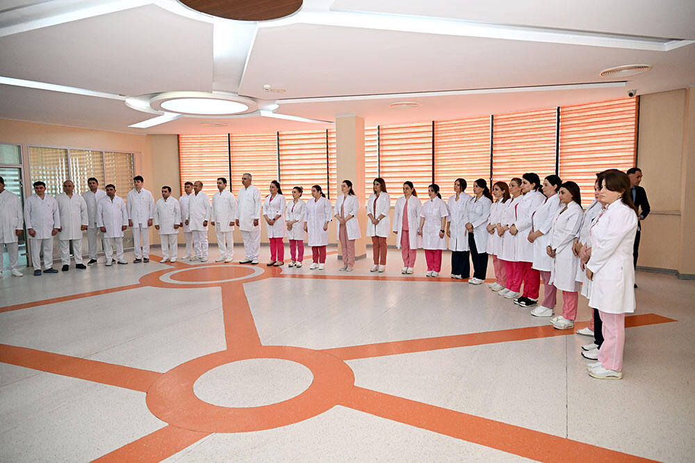 Руководство минобороны Азербайджана посетило военный госпиталь