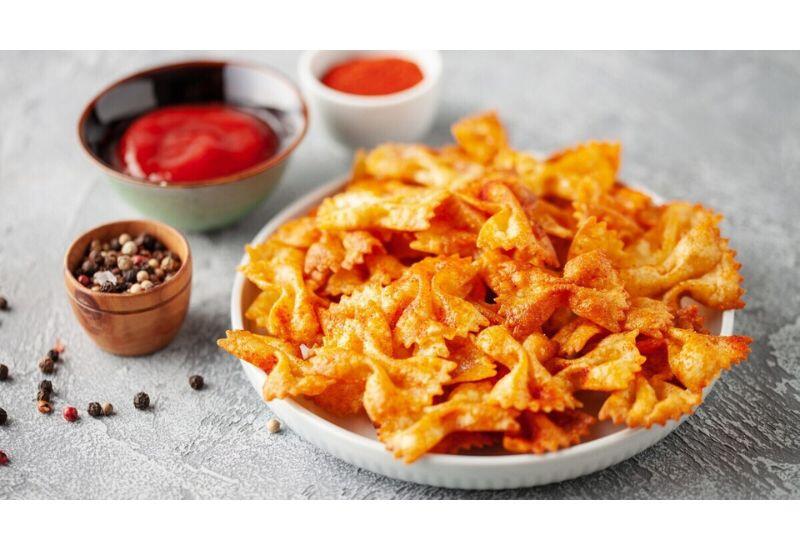 Хрустящий салат из макарон для летнего стола