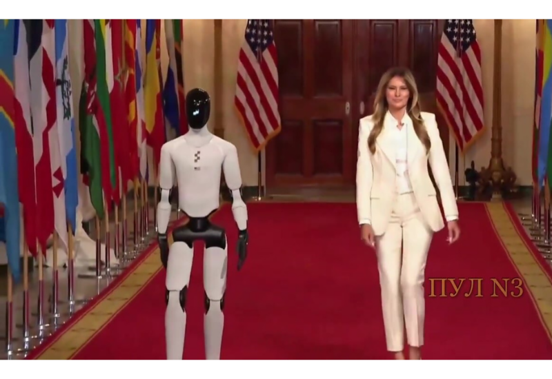 Мелания Трамп пришла на саммит с роботом
