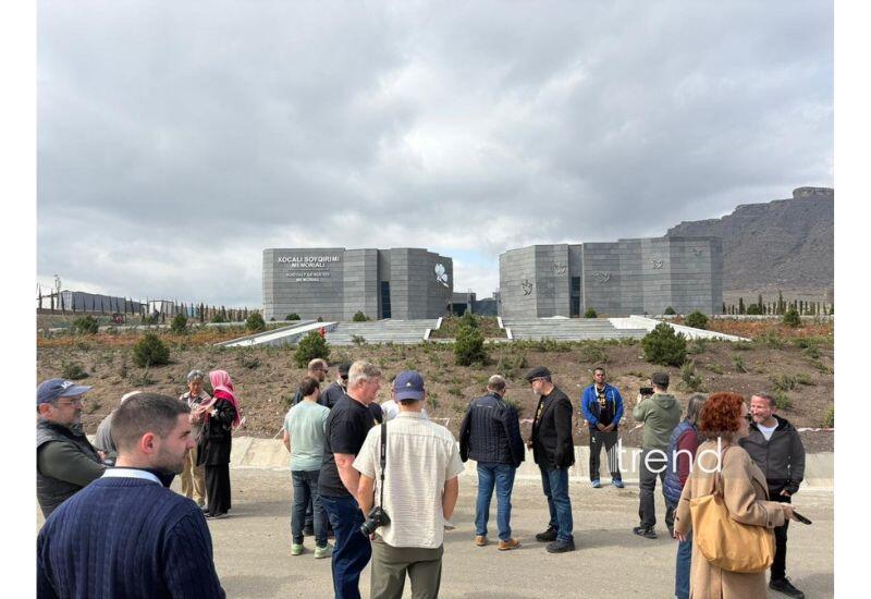 Международные путешественники посетили мемориал Ходжалинского геноцида