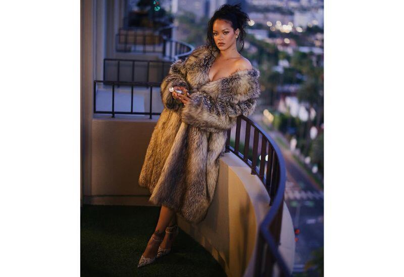 Рианна рассказала, как ее семью пыталась расстрелять женщина