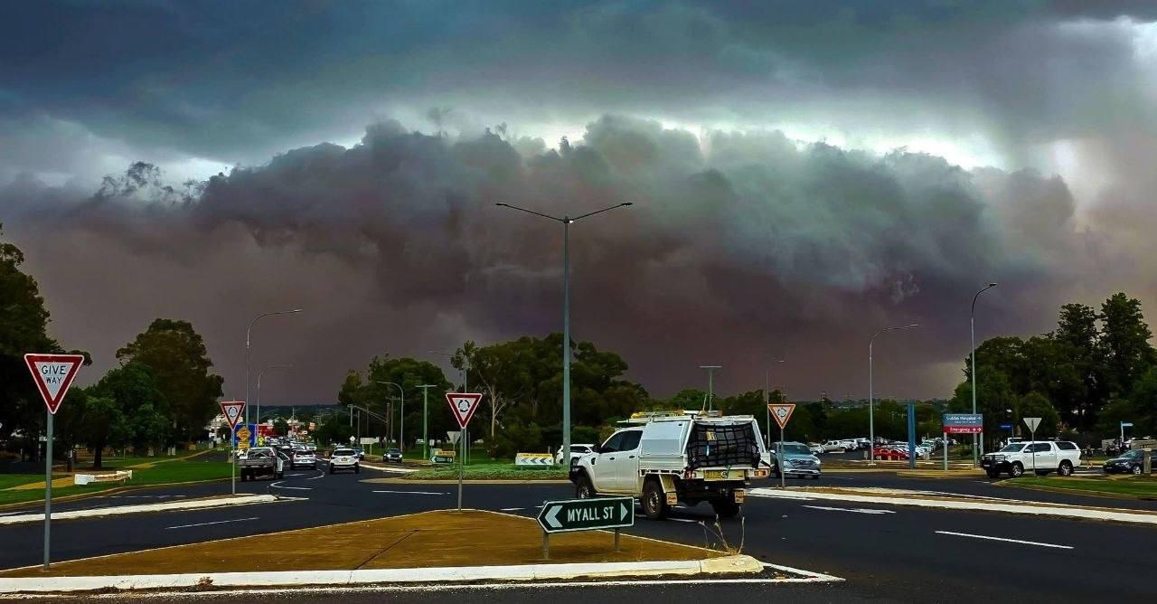 Пылевая буря в Австралии