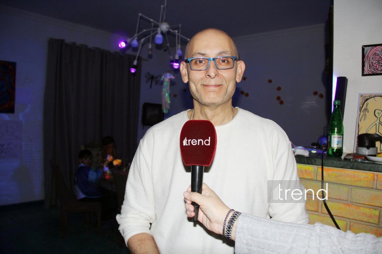 Единственный в мире Музей неонового искусства Farhouse в Баку отметил юбилей экспозицией "Экология моря"