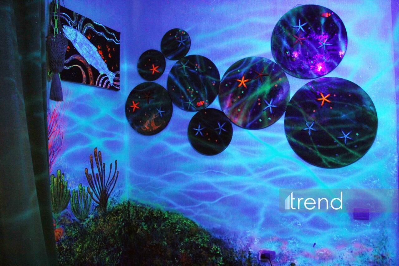 Единственный в мире Музей неонового искусства Farhouse в Баку отметил юбилей экспозицией "Экология моря"