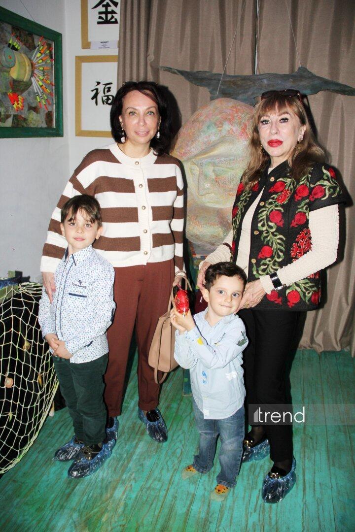 Единственный в мире Музей неонового искусства Farhouse в Баку отметил юбилей экспозицией "Экология моря"