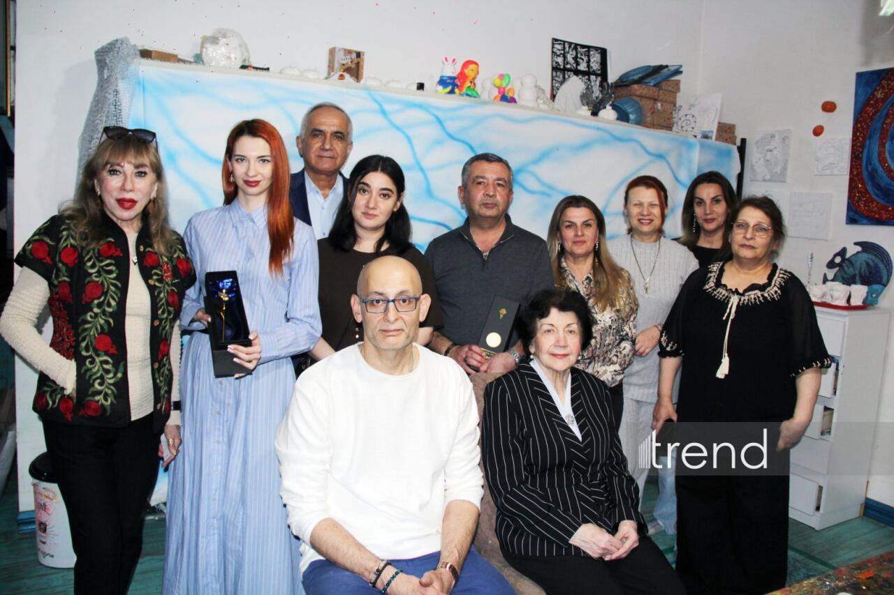 Единственный в мире Музей неонового искусства Farhouse в Баку отметил юбилей экспозицией "Экология моря"