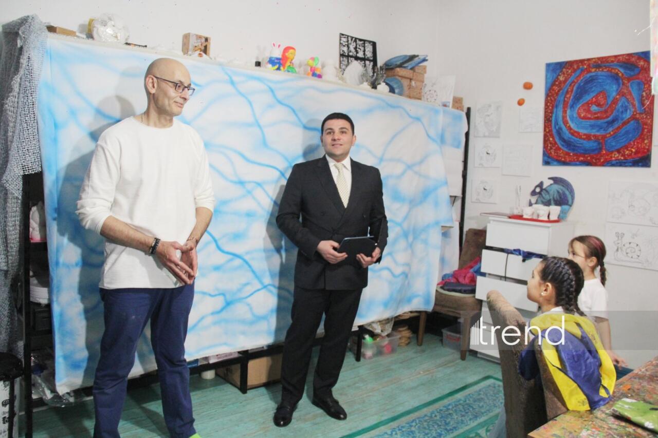 Единственный в мире Музей неонового искусства Farhouse в Баку отметил юбилей экспозицией "Экология моря"