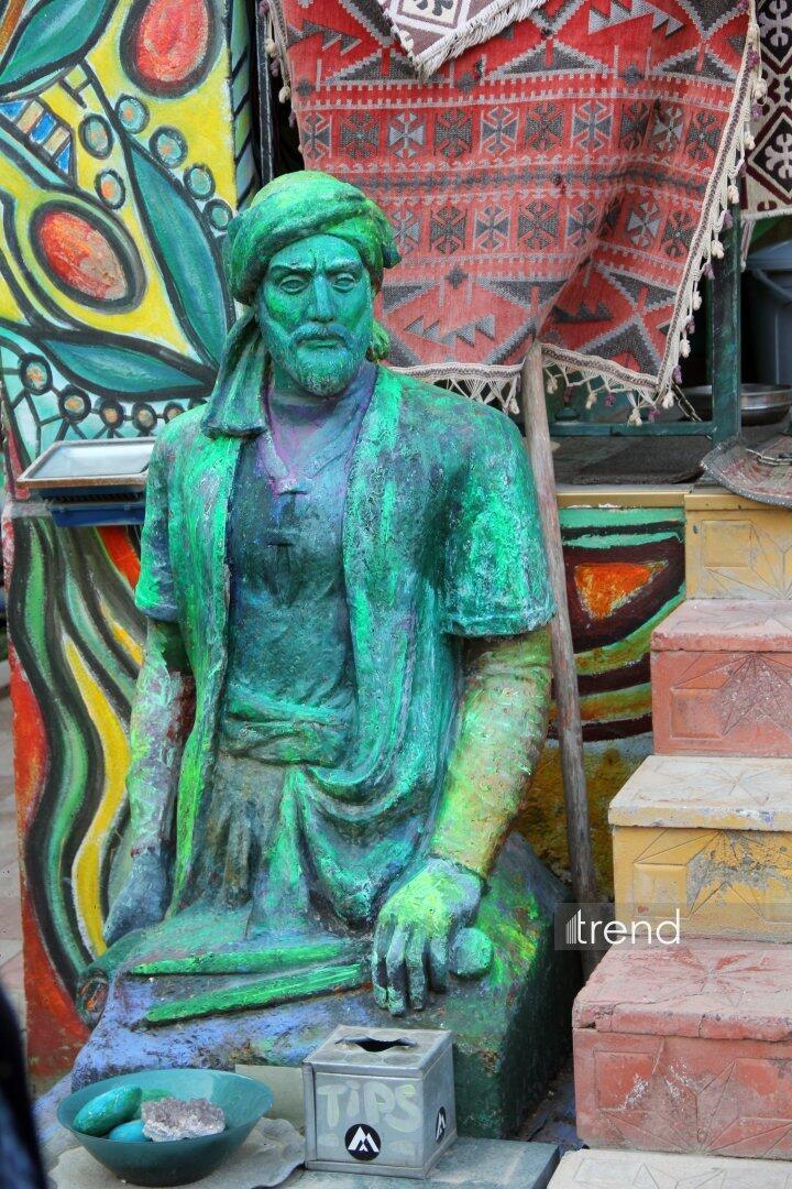 Единственный в мире Музей неонового искусства Farhouse в Баку отметил юбилей экспозицией "Экология моря"