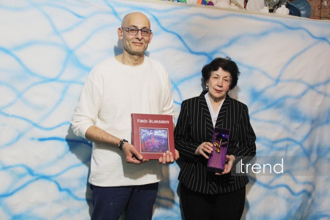 Единственный в мире Музей неонового искусства Farhouse в Баку отметил юбилей экспозицией "Экология моря"