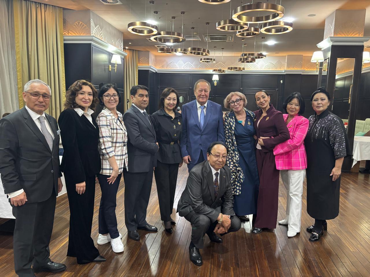 Тарана Мурадова награждена почетным званием и медалью Евразийского Фонда культуры в Казахстане