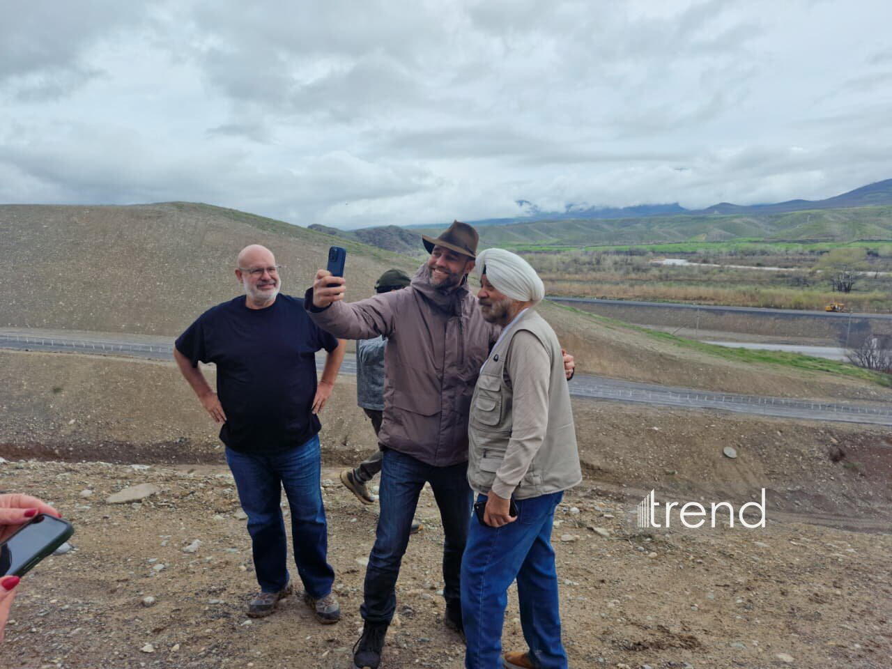 Международные путешественники ознакомились с работами на автомобильной и железной дороге Горадиз-Агбенд