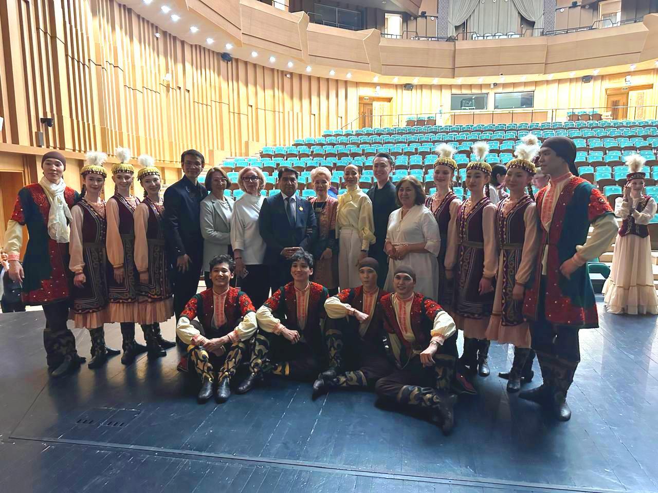 Коллектив Бакинской хореографической академии выступил на гала-концерте "ӨРЛЕУ. Эхо тюркских танцев" в Алматы