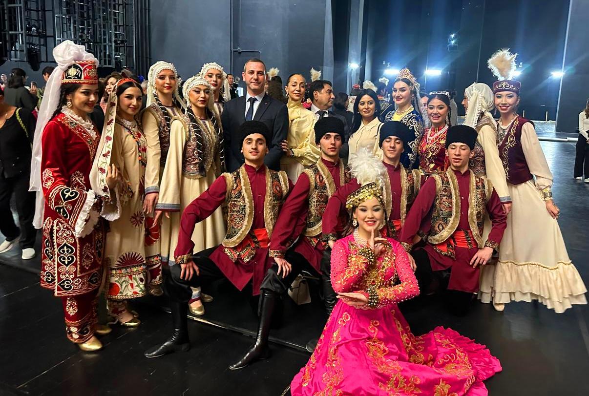 Коллектив Бакинской хореографической академии выступил на гала-концерте "ӨРЛЕУ. Эхо тюркских танцев" в Алматы