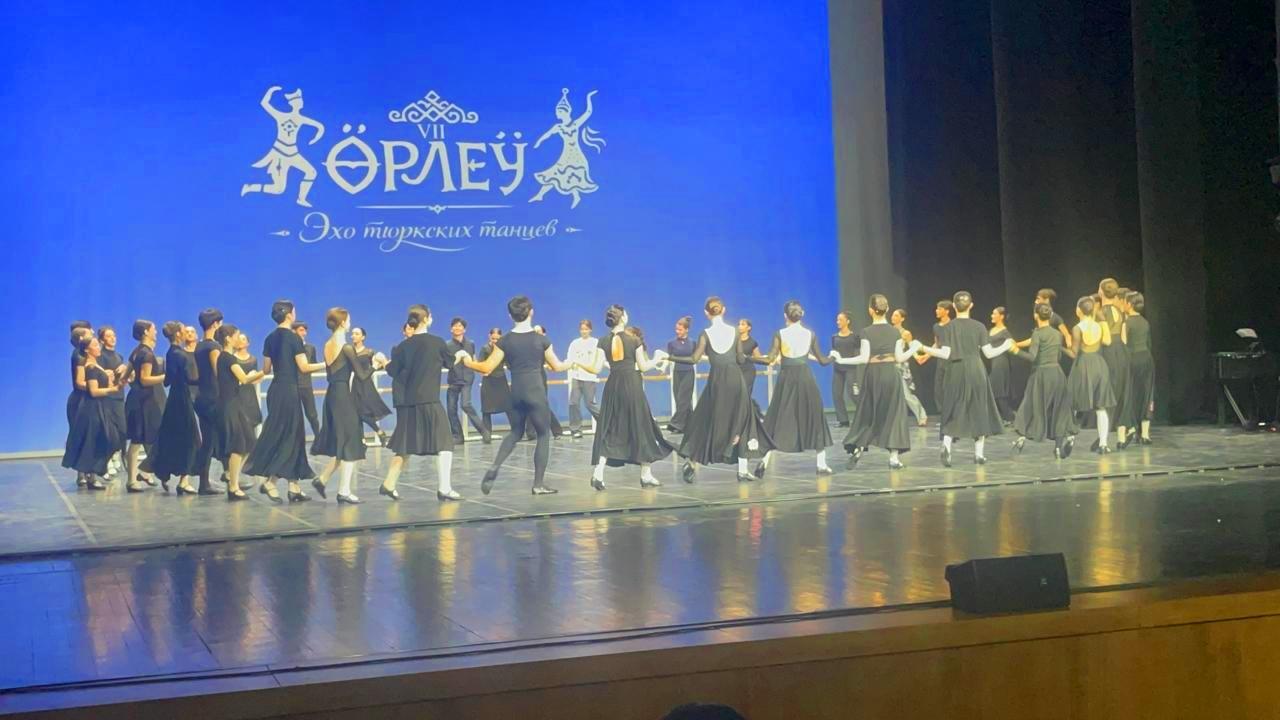 Коллектив Бакинской хореографической академии выступил на гала-концерте "ӨРЛЕУ. Эхо тюркских танцев" в Алматы
