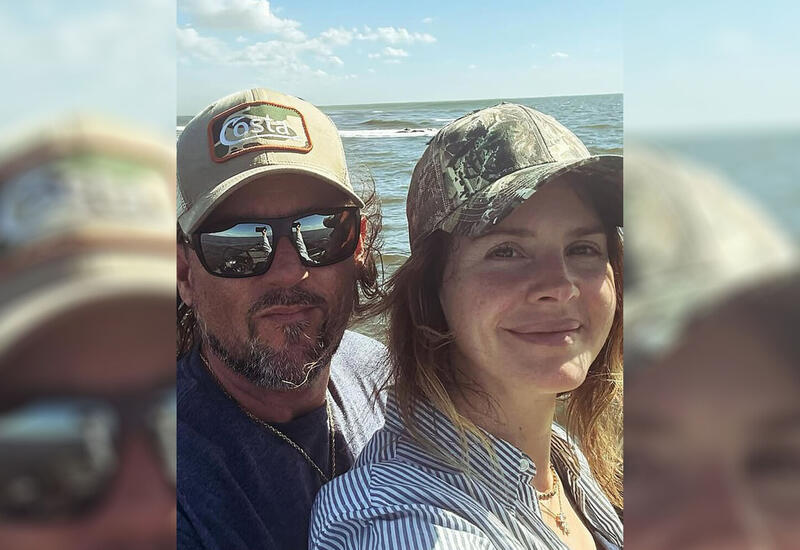 Лана Дель Рей показала редкое фото с мужем в честь его 51-летия