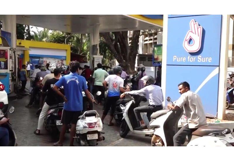 В Индии началась "охота за топливом"