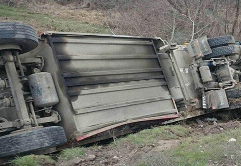 В Кяльбаджаре перевернулся грузовик