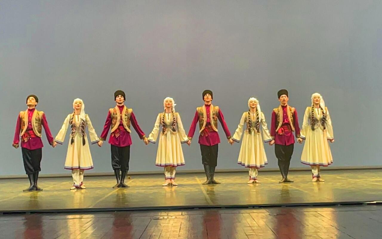 Коллектив Бакинской хореографической академии выступил на гала-концерте "ӨРЛЕУ. Эхо тюркских танцев" в Алматы