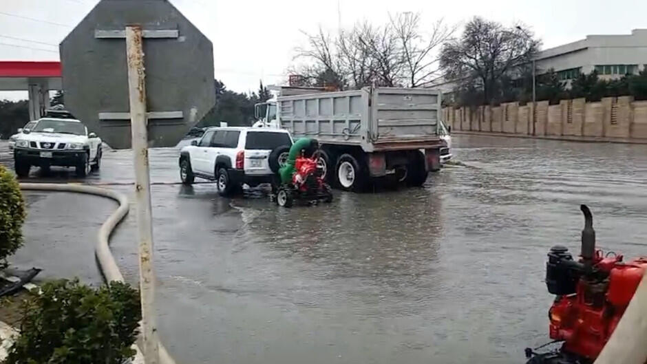 МЧС Азербайджана эвакуировало 84 человека из затопленных районов