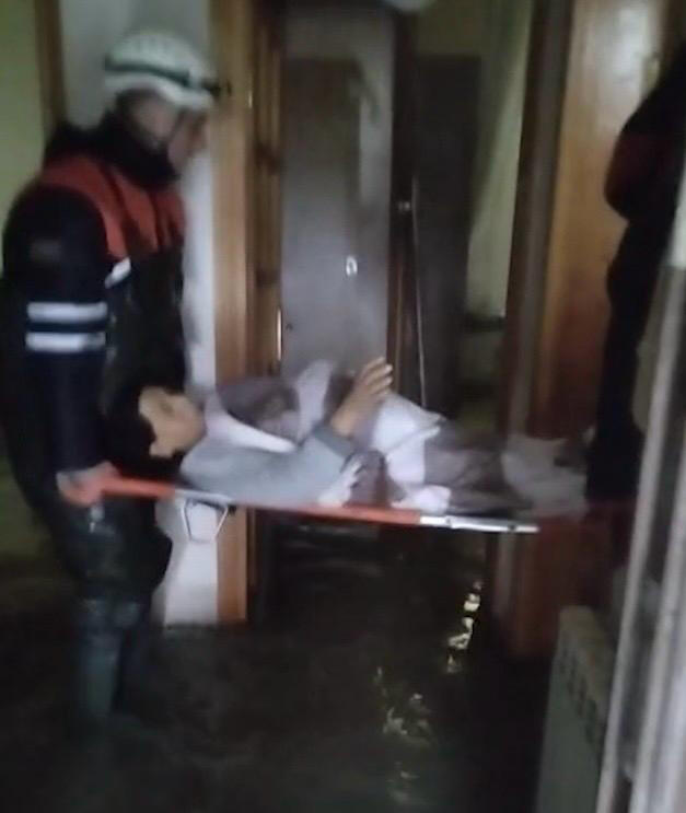 МЧС Азербайджана эвакуировало 84 человека из затопленных районов