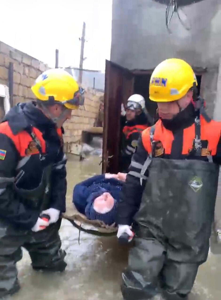 Ливни в Азербайджане: эвакуированы более 100 человек