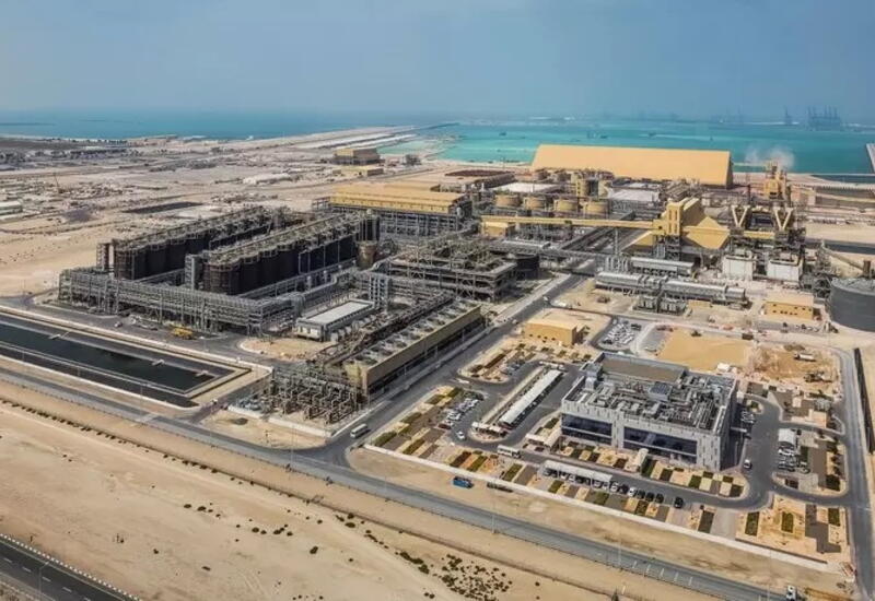 Иран запустил ракеты по крупному заводу в ОАЭ