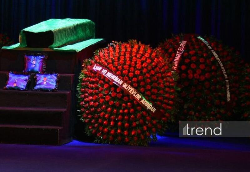 Prezident İlham Əliyev və Mehriban Əliyeva Xalq artisti Rasim Balayevlə vida mərasiminə əklil göndərib