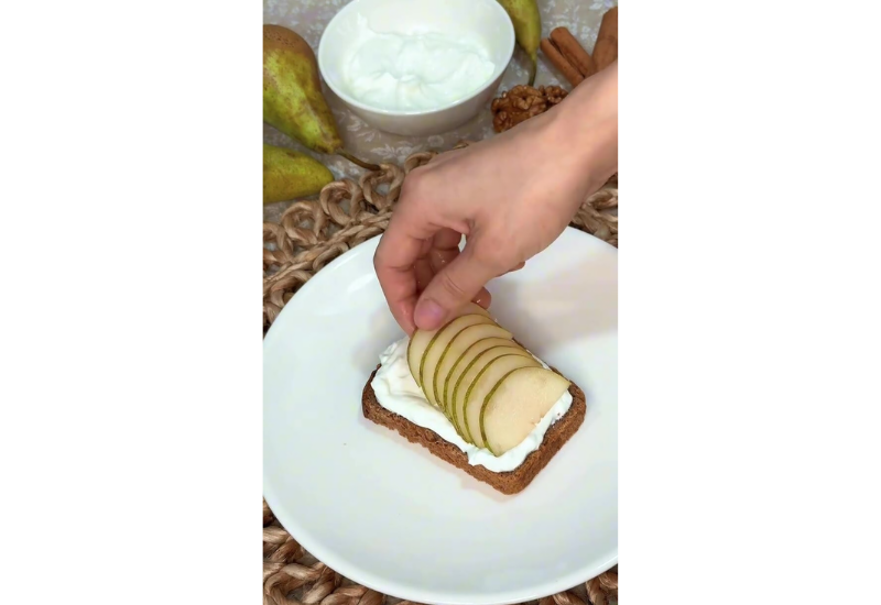 naz_nutrition поделилась рецептом грушевого тоста