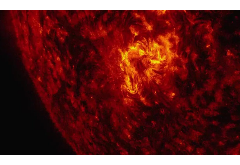 На Солнце зафиксирована сильная вспышка