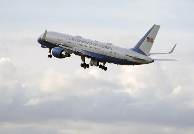 БПЛА пролетел у самолета Трампа