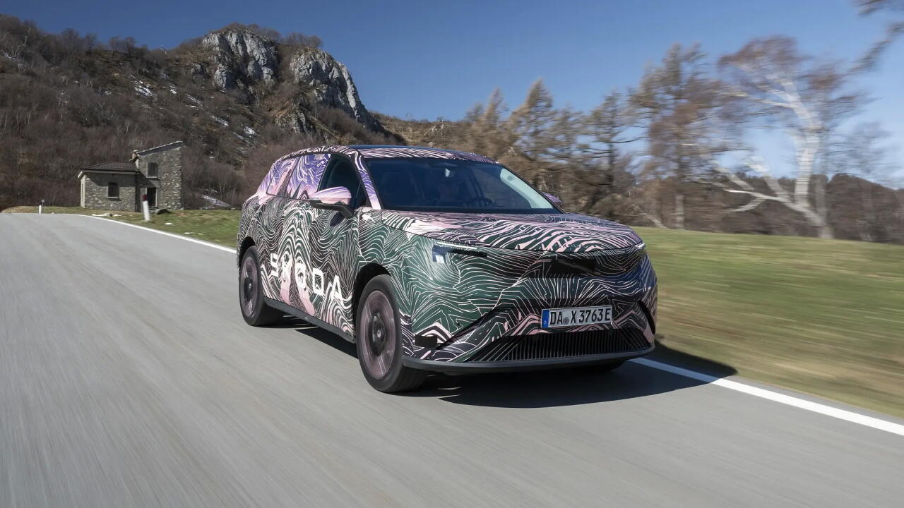 Появились первые фотографии нового кроссовера Skoda Peaq