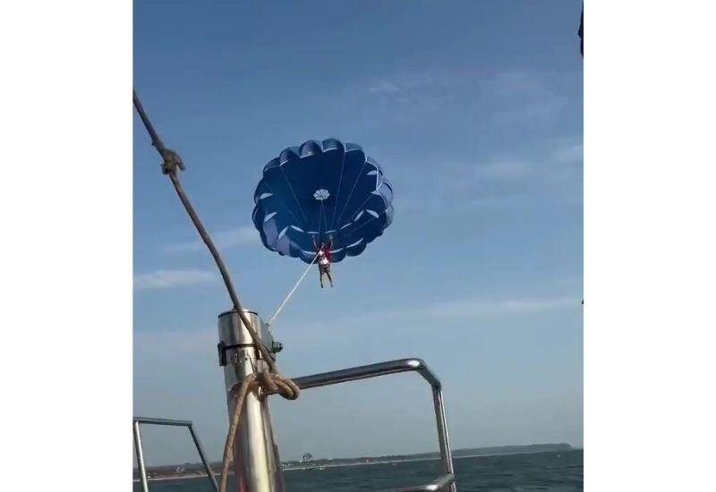 В Гоа оборвался трос парасейлинга с туристом