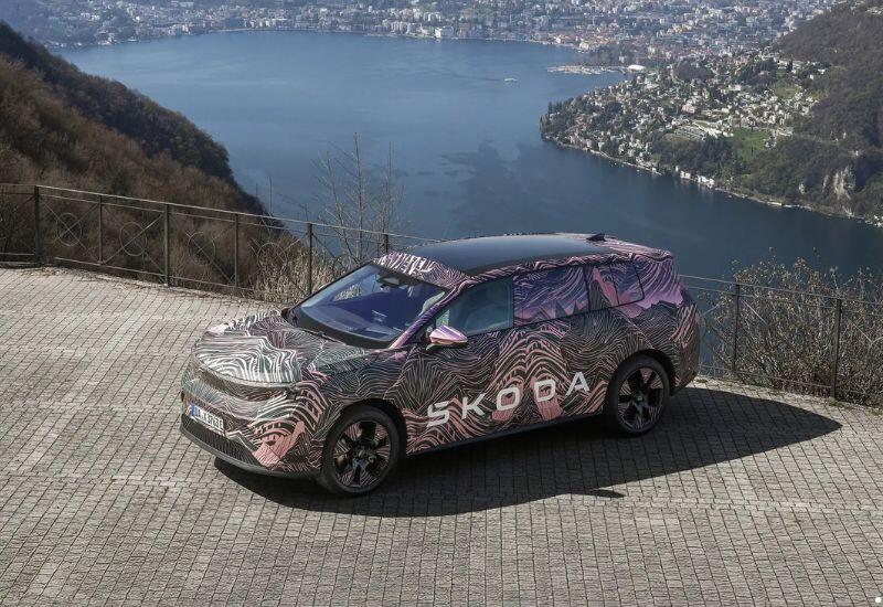 Появились первые фотографии нового кроссовера Skoda Peaq