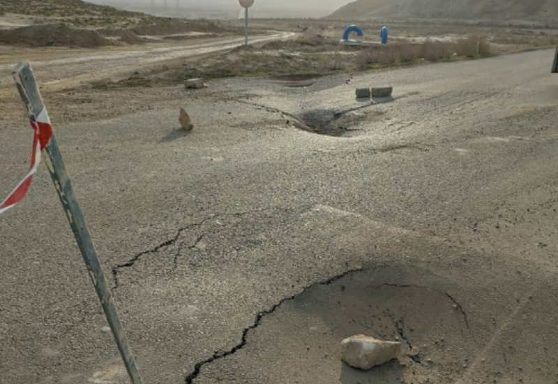 Bakıdakı bu yol hər an çökə bilər