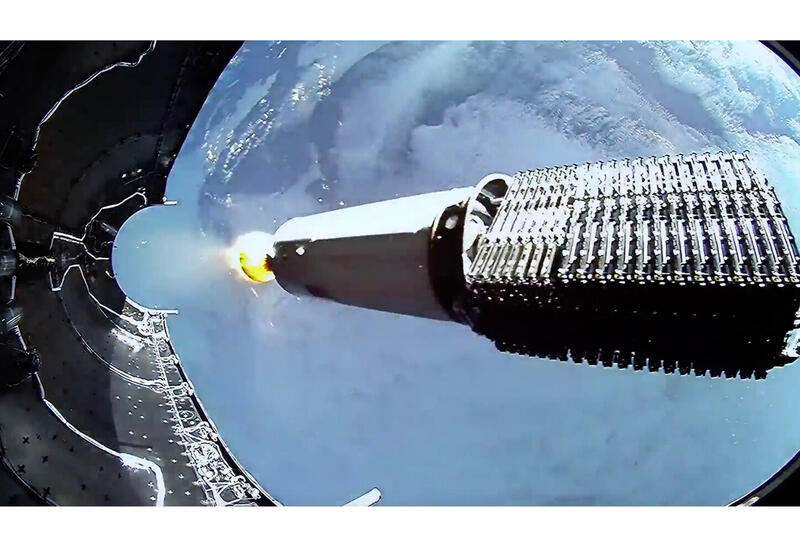 Спутник Starlink распался на обломки в космосе