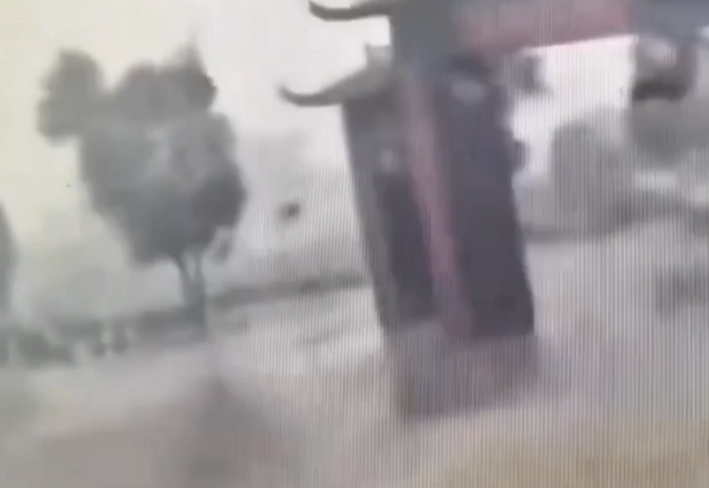 Исторические ворота чуть не убили мужчину в китайском Чаочжоу