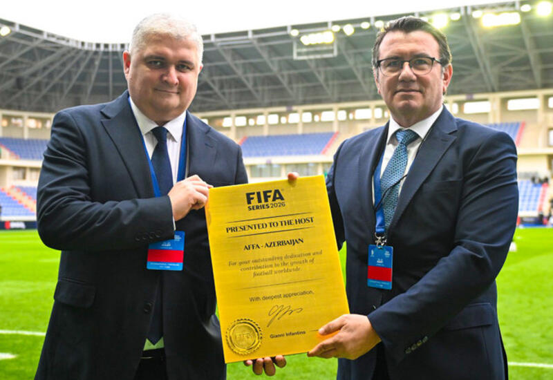 ФИФА вручила AФФА памятный подарок