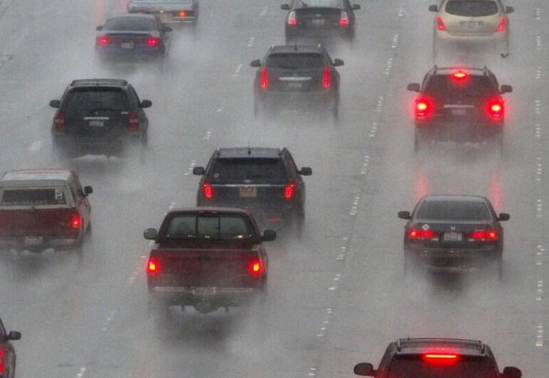 Кто должен оплатить ремонт поврежденных после дождей автомобилей?