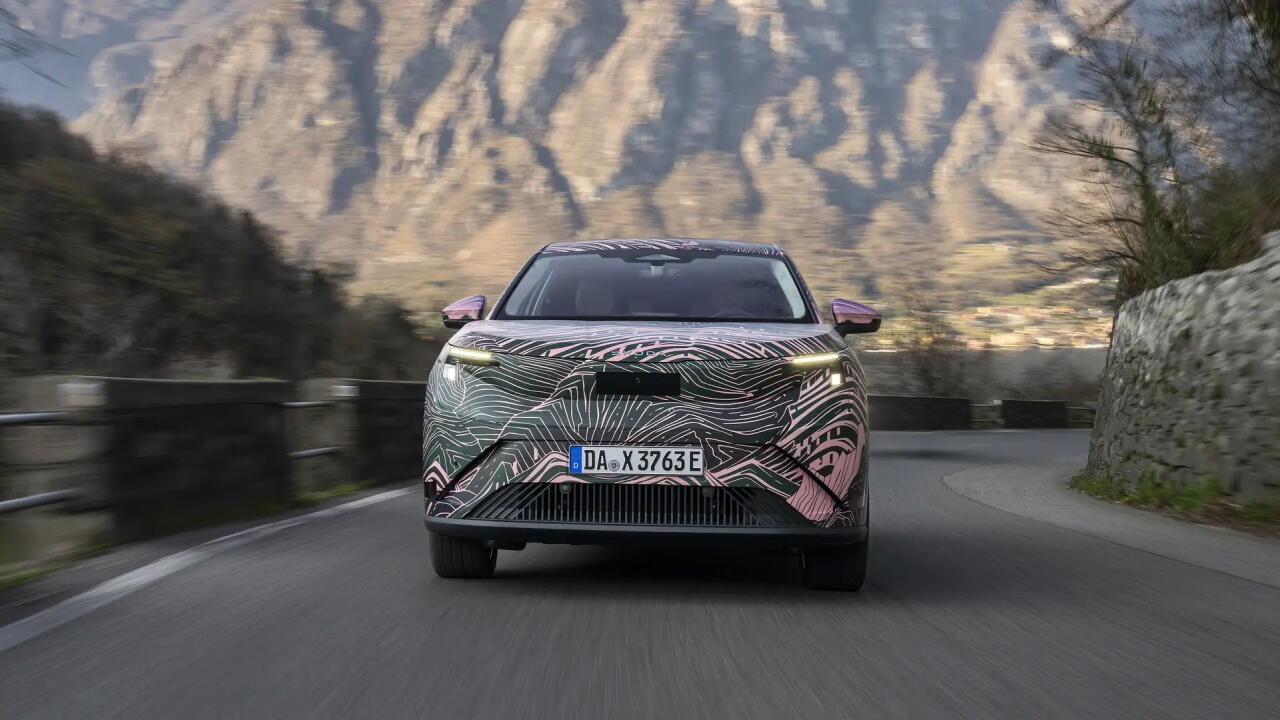 Появились первые фотографии нового кроссовера Skoda Peaq