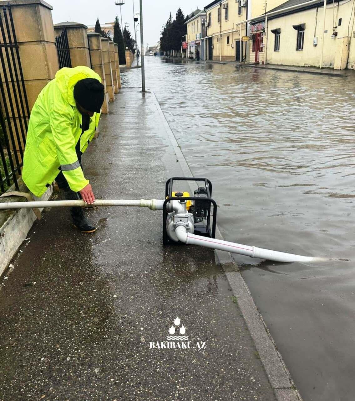 В Баку из-за дождей некоторые жители размещены в отелях
