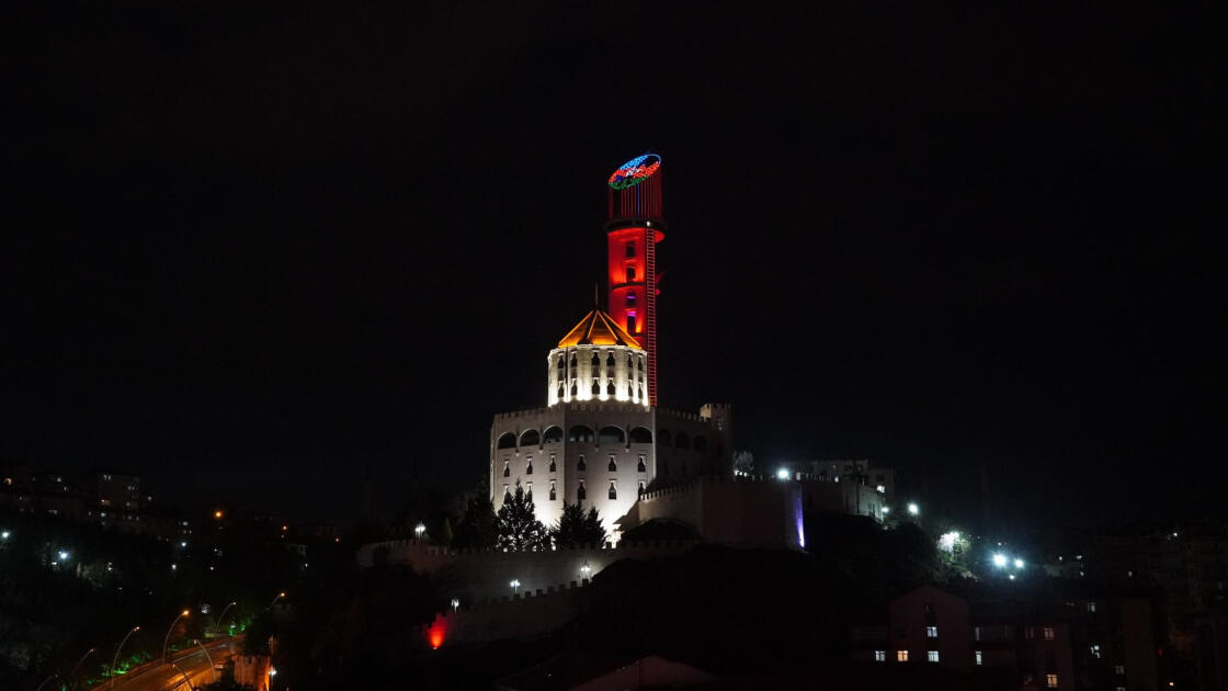 Башню Республики в Анкаре подсветили цветами флага Азербайджана