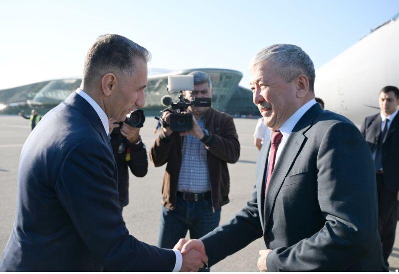 Премьер-министр Кыргызстана прибыл в Азербайджан