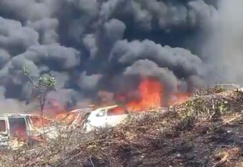 Крупный пожар уничтожил сотни машин в Акапулько