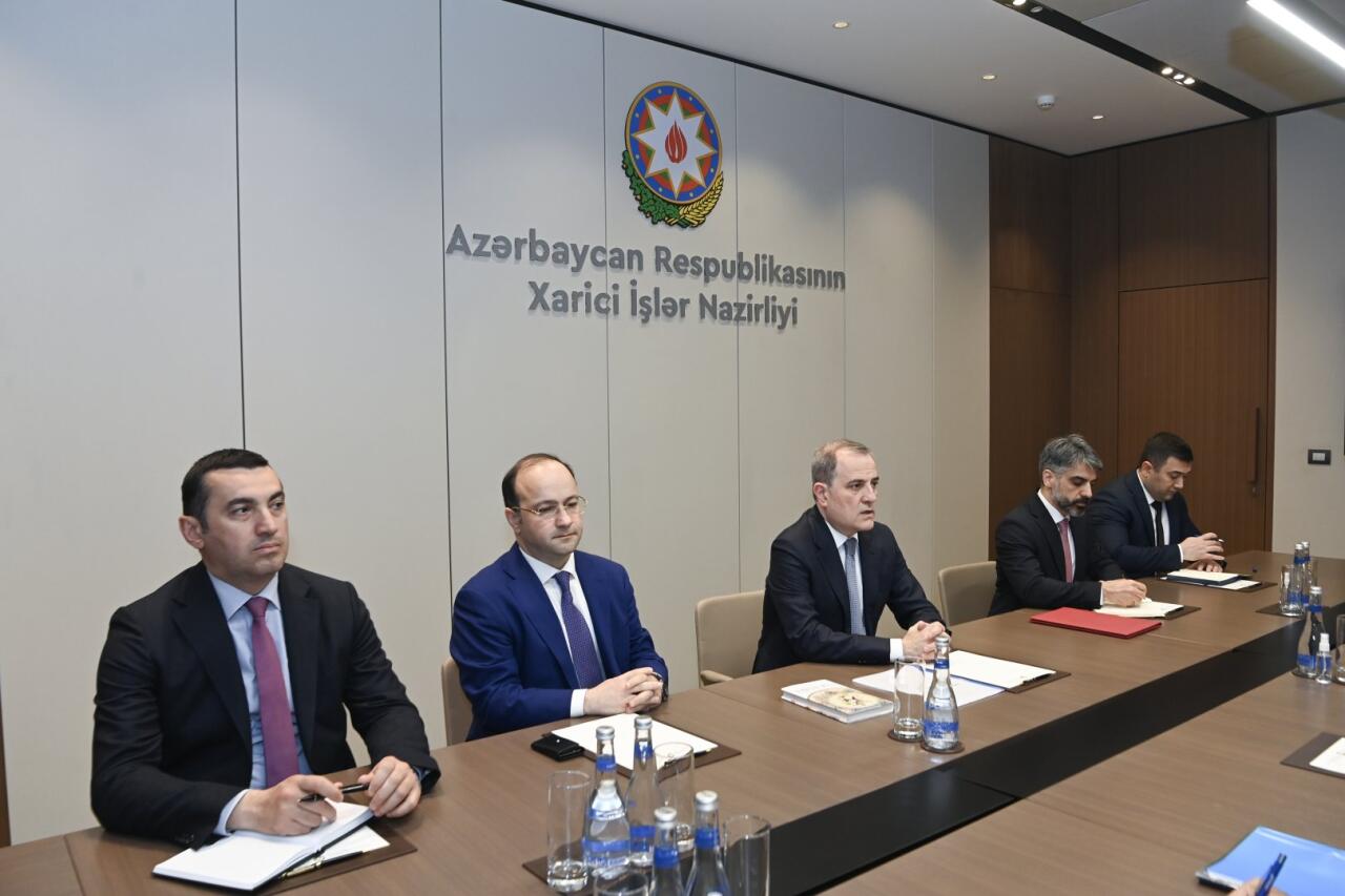 Джейхун Байрамов обсудил с новым послом Индии перспективы развития отношений