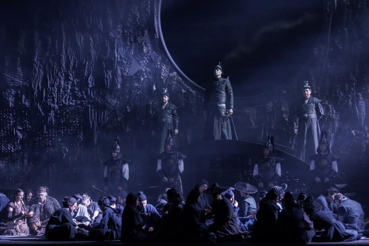 Красноярск встретил звезд мировой оперы и азербайджанского Маэстро