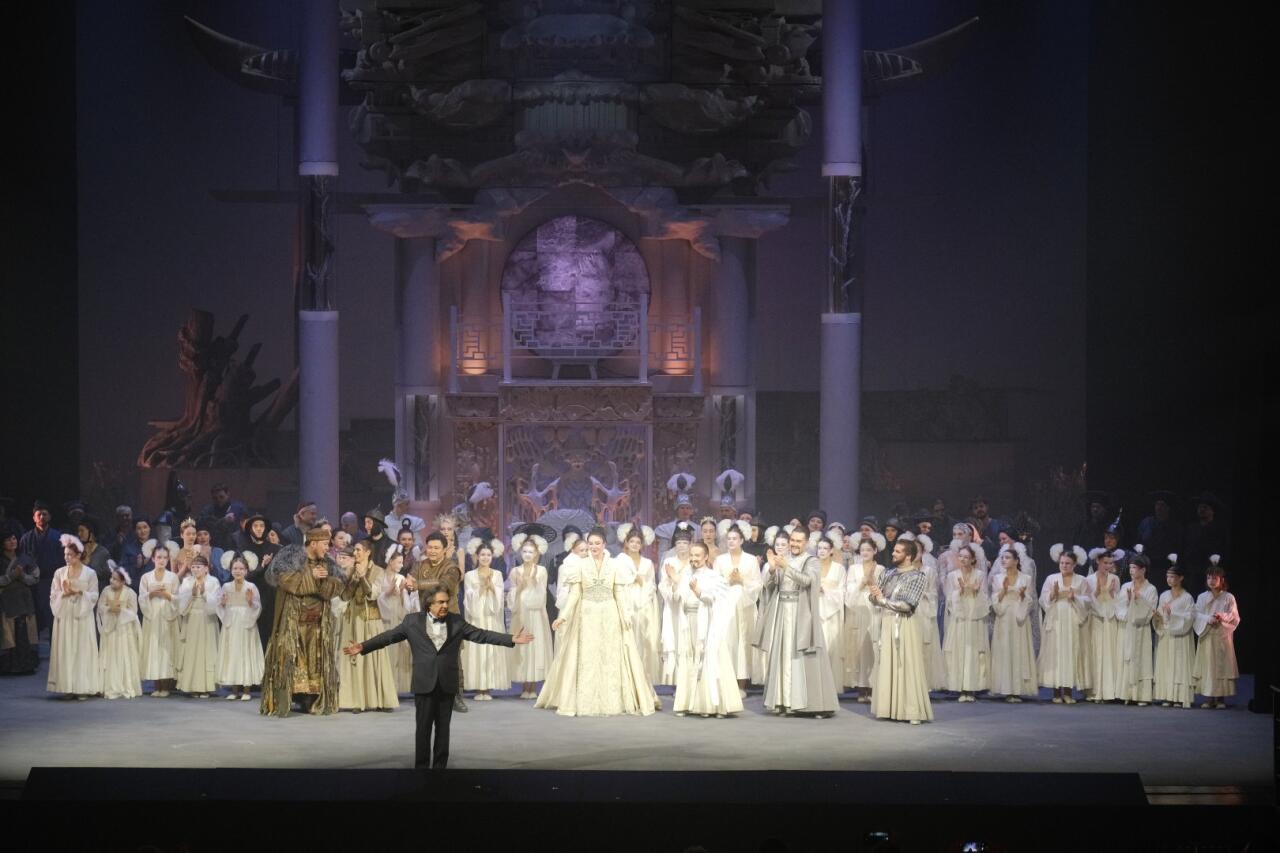 Красноярск встретил звезд мировой оперы и азербайджанского Маэстро