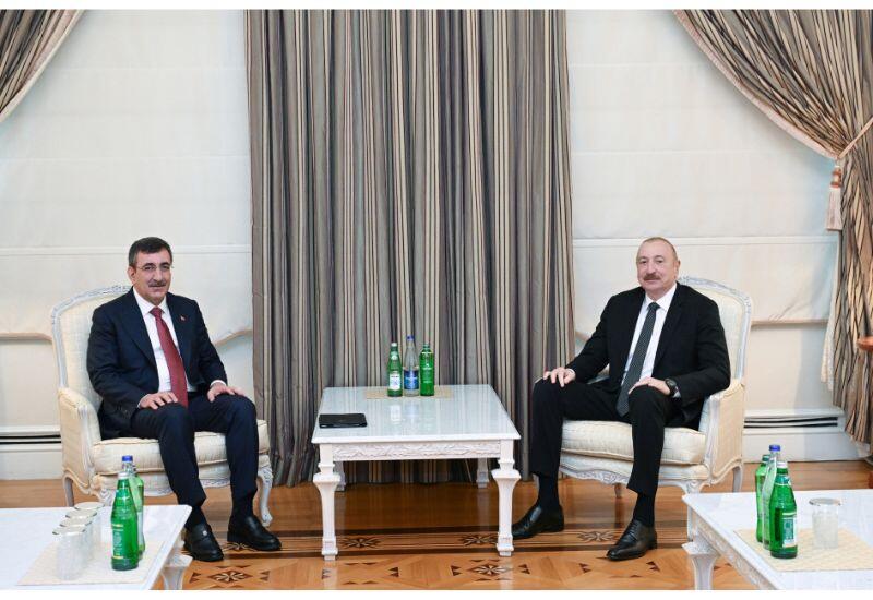 Президент Ильхам Алиев принял делегацию во главе с вице-президентом Турции