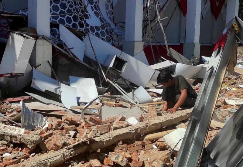 Мощное землетрясение в Индонезии, есть разрушения