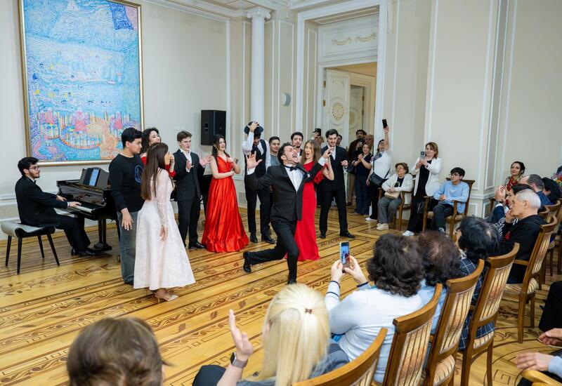 В Баку показали классику с тонким чувством юмора